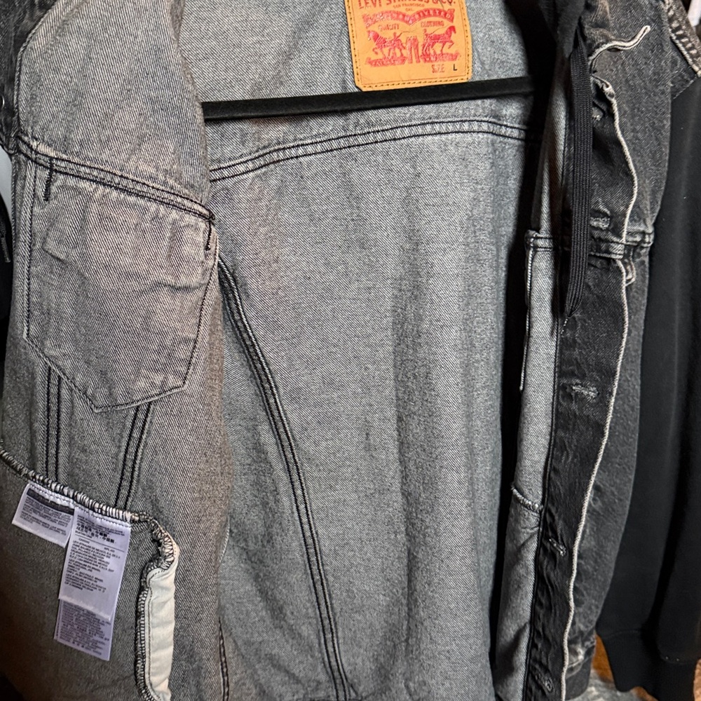 Levi's jean jacket with hood - Picture 12 of 12